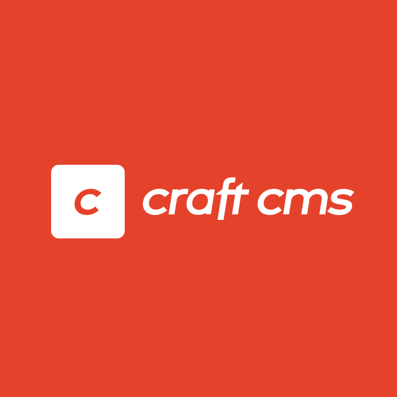 Logo für Craft CMS. Auf der linken Seite ist ein stilisiertes weißes „C“ in einem abgerundeten Quadrat auf orangefarbenem Hintergrund zu sehen, auf der rechten Seite die Worte „craft cms“ in einer modernen Schriftart.